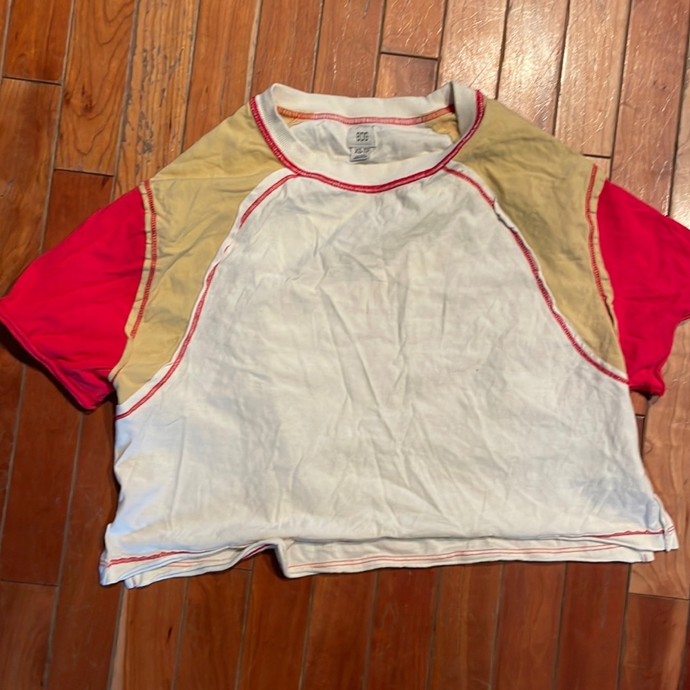 Woman’s BDG cropped tee urban outfitters extra small